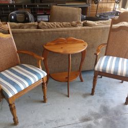 Beautiful set of two armchairs and a half-moon table