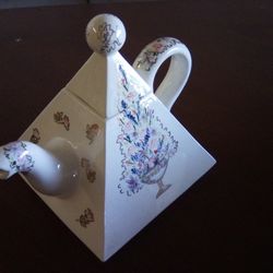 Avesta Artware Tea Pot