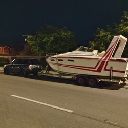 25ft Wellcraft Mini Yacht Boat Trailer Included