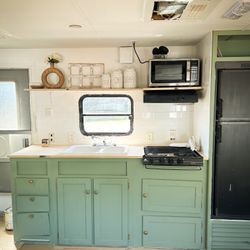 2008 Sunset Creek by Sunnybrook – 28ft (32ft with Hitch) – Fully Renovated