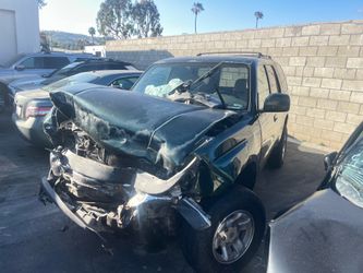 TOTALED 2000 Toyota 4Runner (for parts)