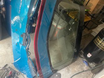 2017-2019 prius trunk door and 3 hubcaps