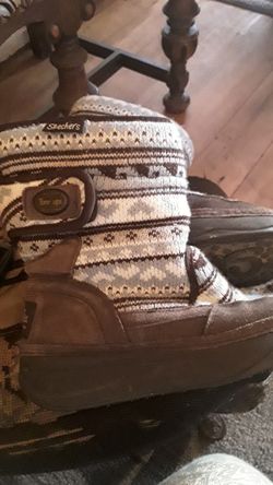 Skechers tone ups sweater boots.. size 8 used.