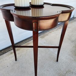 Beautiful Antique Mahogany Table! 