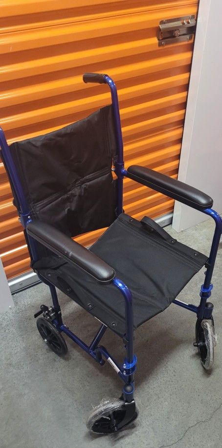 Lightweight Wheel Chair With Foold Away Rests