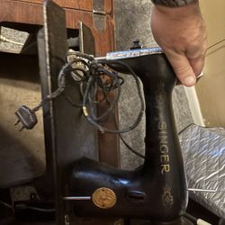 Singer Model 127 Sewing Machine