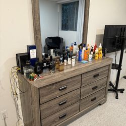 Queen bedroom Set (complete)