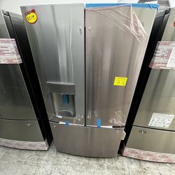 GE FRENCH DOOR REFRIGERATOR W ICE AND WATER