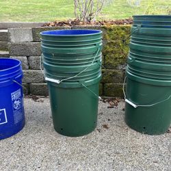 (15) 5-gallon Buckets w/Pre-Drilled Holes (DIY Planter)