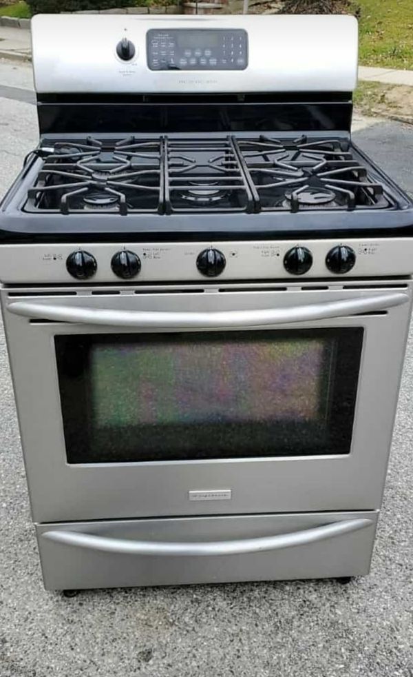 Frigidaire 30in stainless steel gas stove for Sale in The Bronx, NY