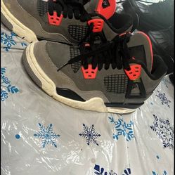 Kids 3.5-4 Jordan’s 