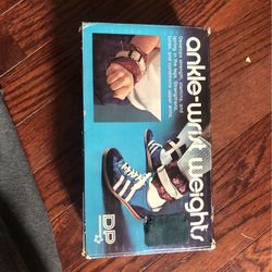 ANKLE/WRIST WEIGHTS /ADJUSTABLE POUNDAGE