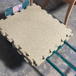    12     -    2’x2’. Interlocking Rubber Mats 