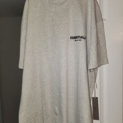 Essential Tshirt 