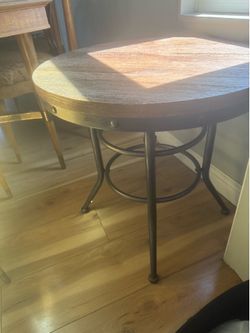 Like new adjustable round table