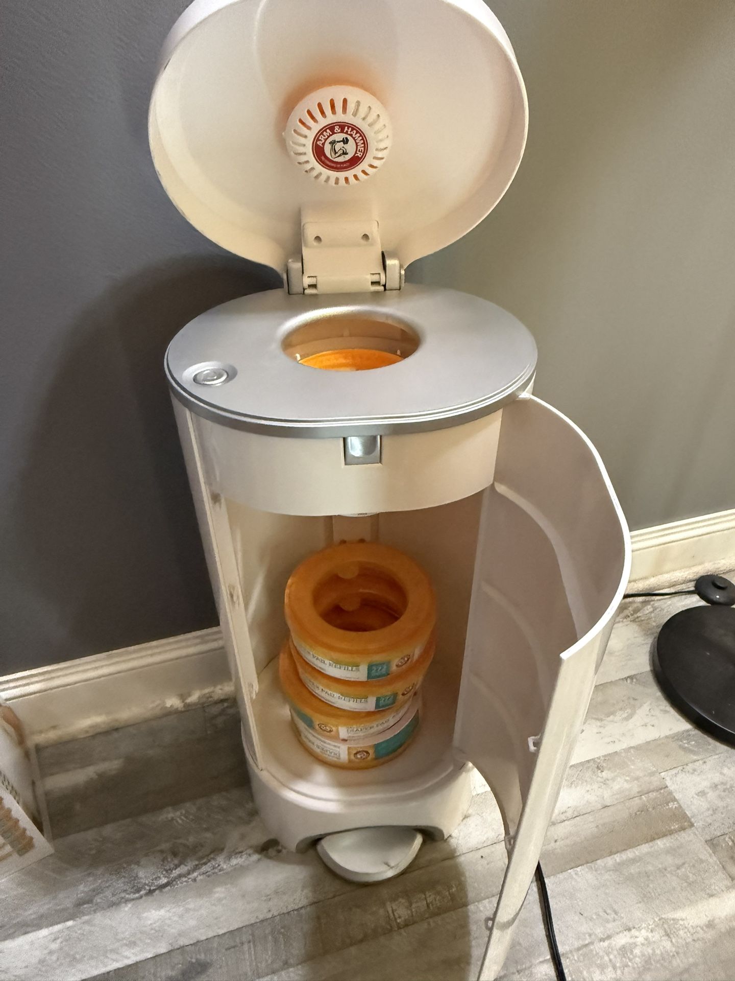 Munchkin Step Diaper Pail