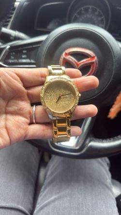 Guess women watch
