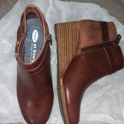 Dr Scholl's Size 7.5 Darcy Wedge Boot