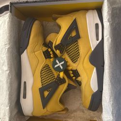 Jordan 4 Lightning