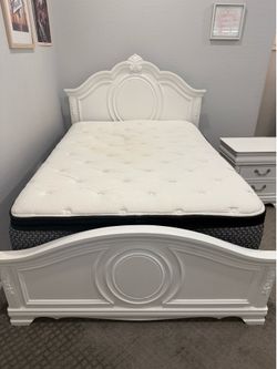 Full Size White Headboard+Footboard+Night Stand