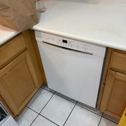 Free Stove And Dishwasher 