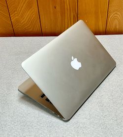 Apple MacBook Pro 13” Retina i5/8GB/256GB SSD $180