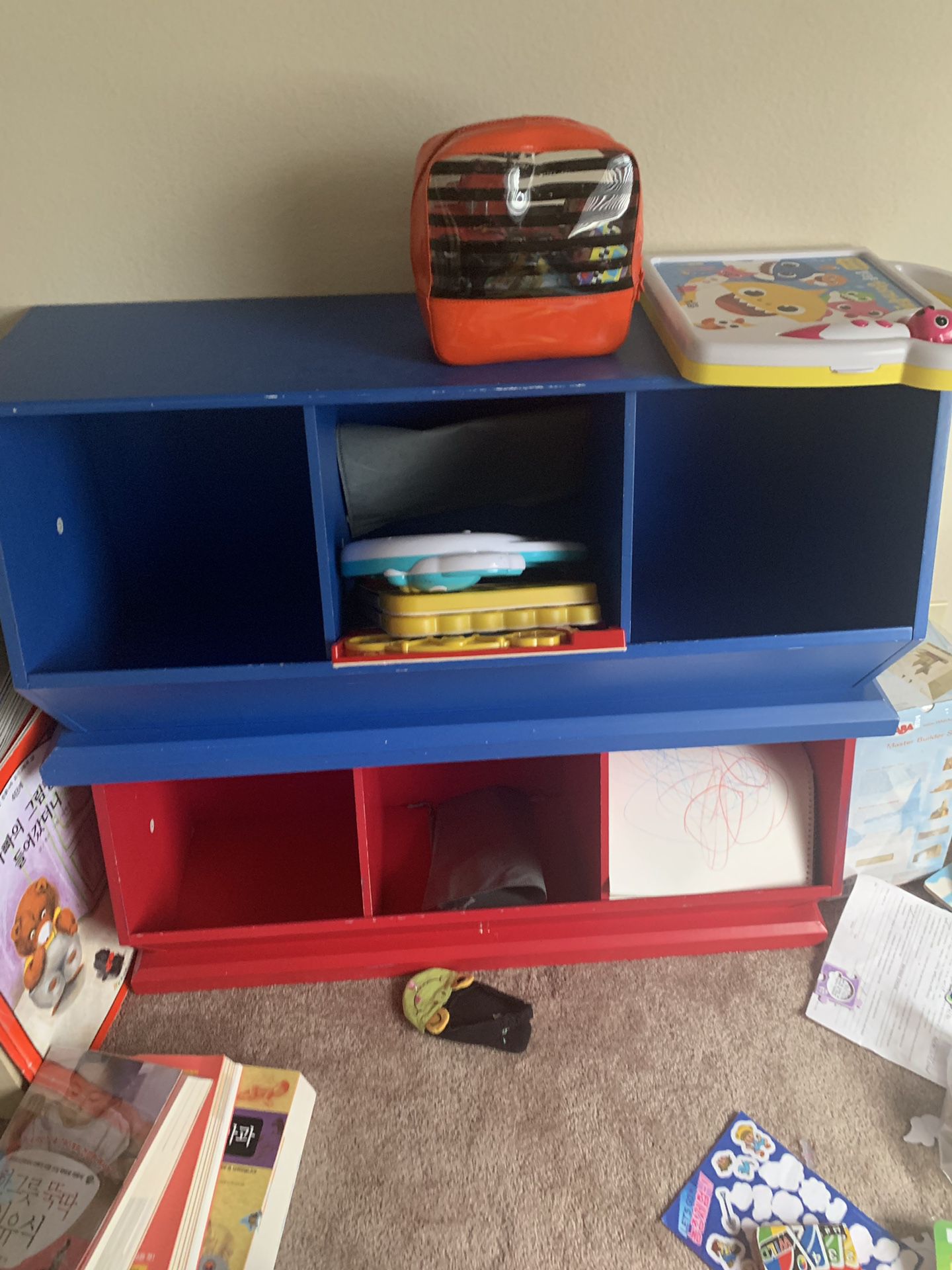 Kids bookcase/toy storage