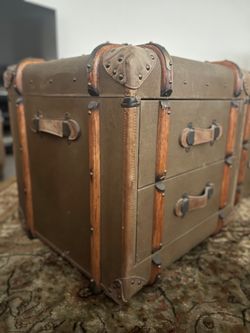 VINTAGE- Restoration Hardware RICHARDS TRUNK 24” CUBE