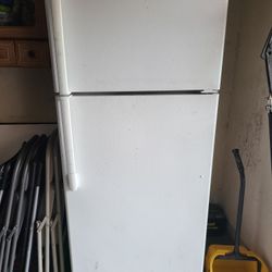 GE Refrigerator 