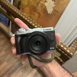 Canon M6 