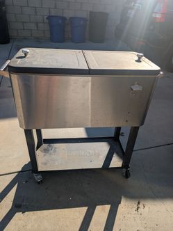 Outdoor patio cooler cart