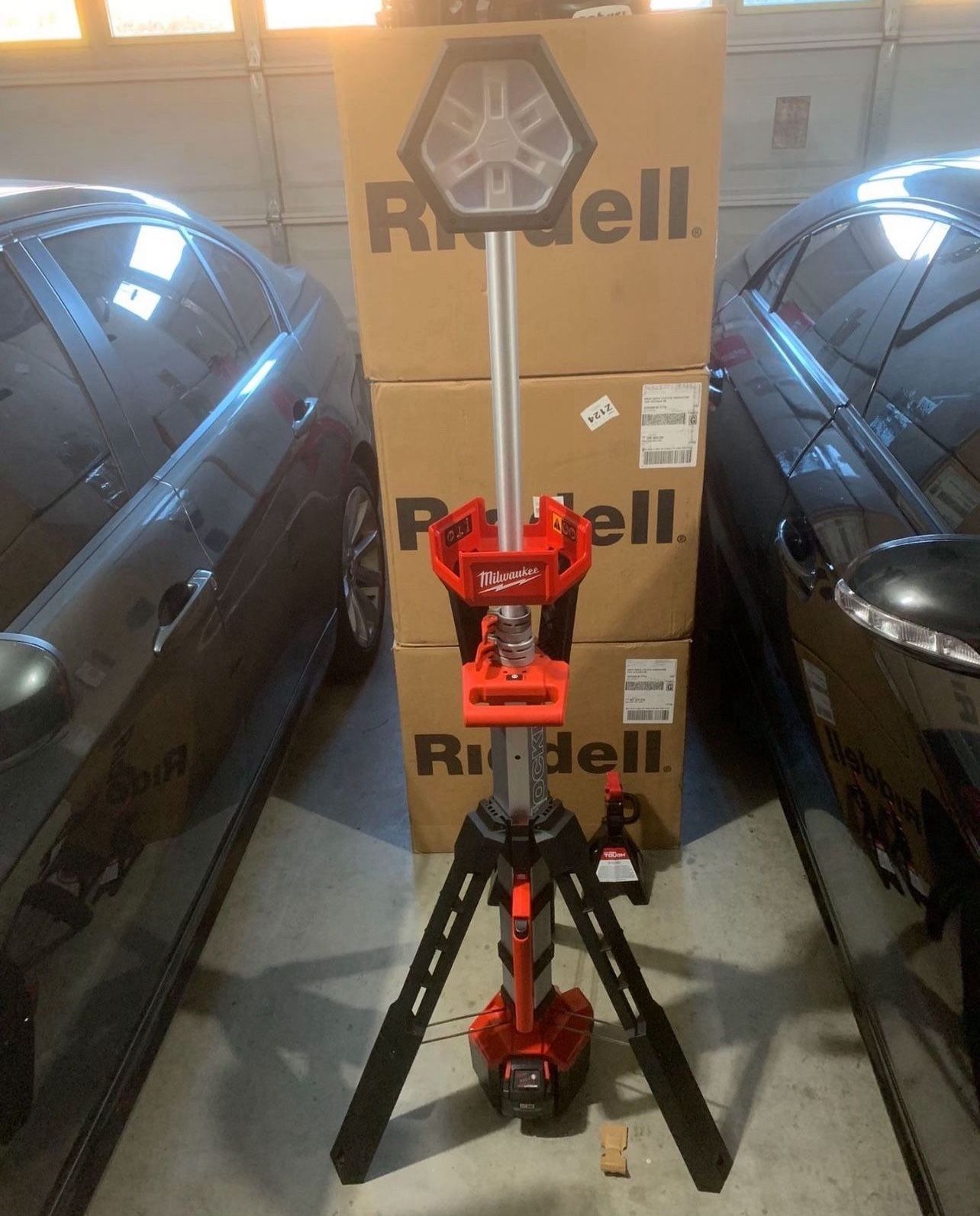 Milwaukee M18 Cordless Rocket Dual Power Light Tower