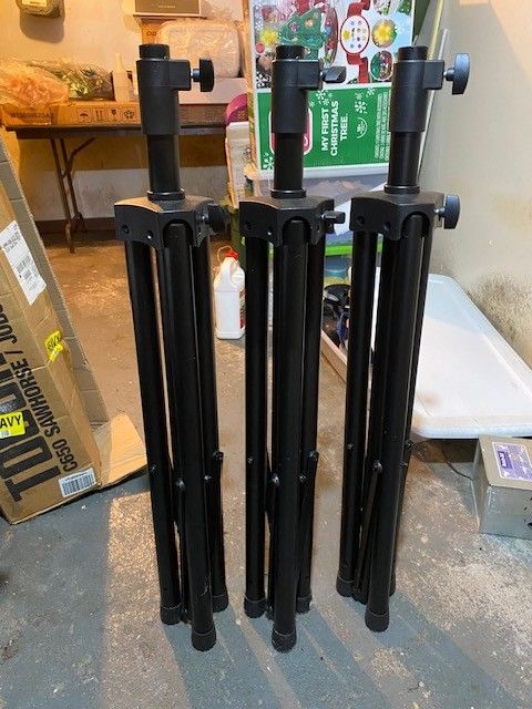 3 Speakers Stand
