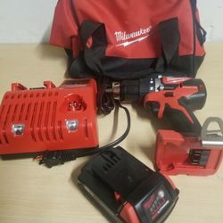 Milwaukee M18 18-Volt Lithium-Ion Brushless Cordless 1/2 in. Compact Drill/Driver Kit with 2.0 Ah Battery, Charger and bag