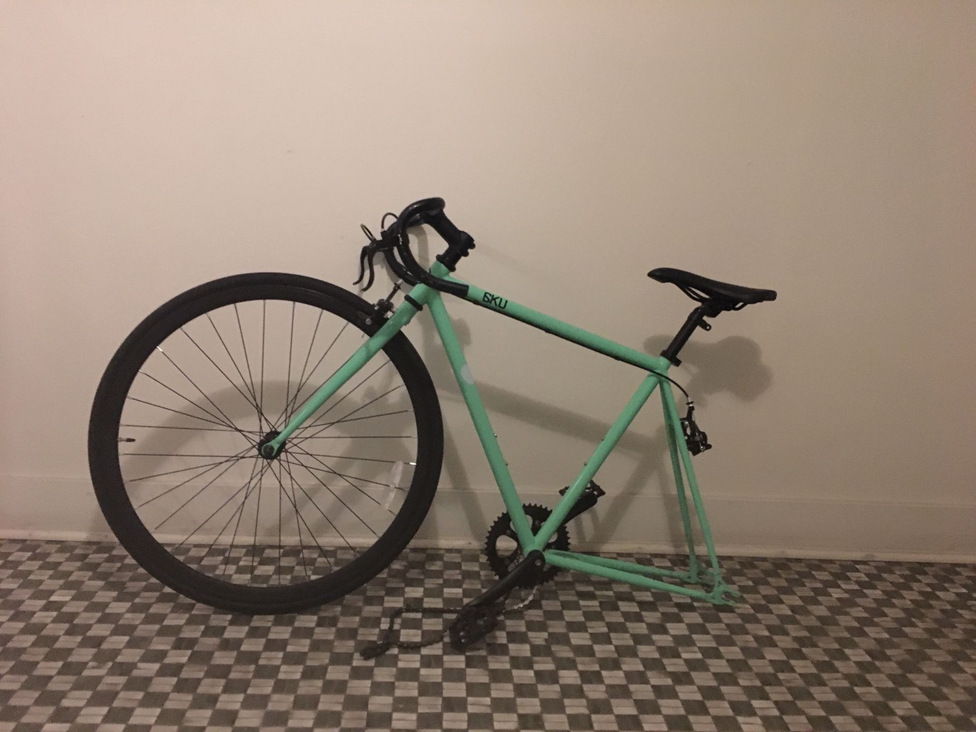 Mint 6ku only missing rear wheel . 9/10 condition.