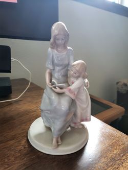 Paul Sebastian Meico Mother & Daughter Storytime Porcelain Figurine Handcrafted