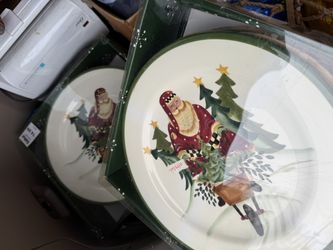 8 Christmas Plates 