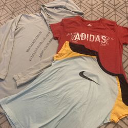 Women Size m Bundle Of 3 Tops 