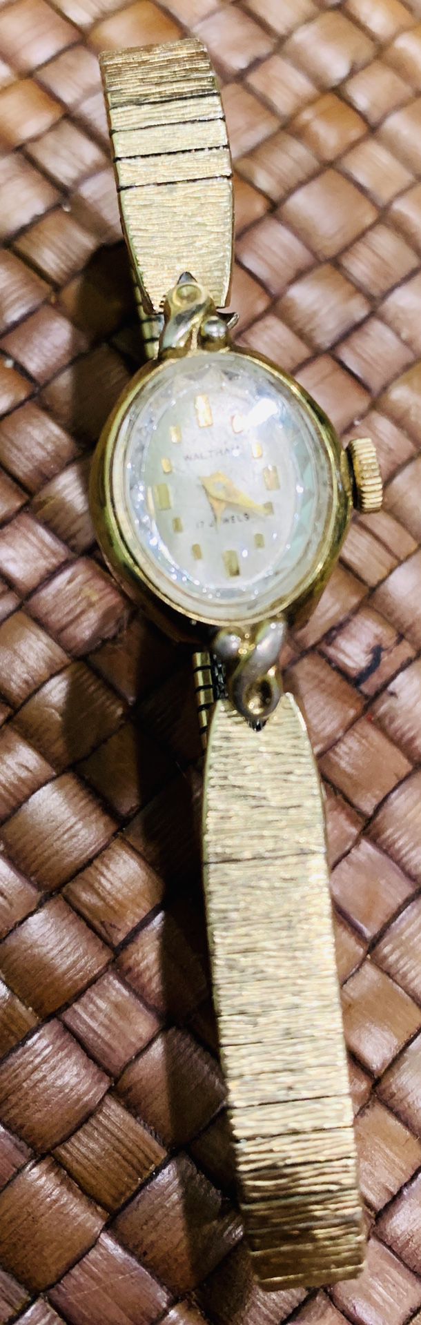 Vintage Waltham 10 k gold watch, beautiful