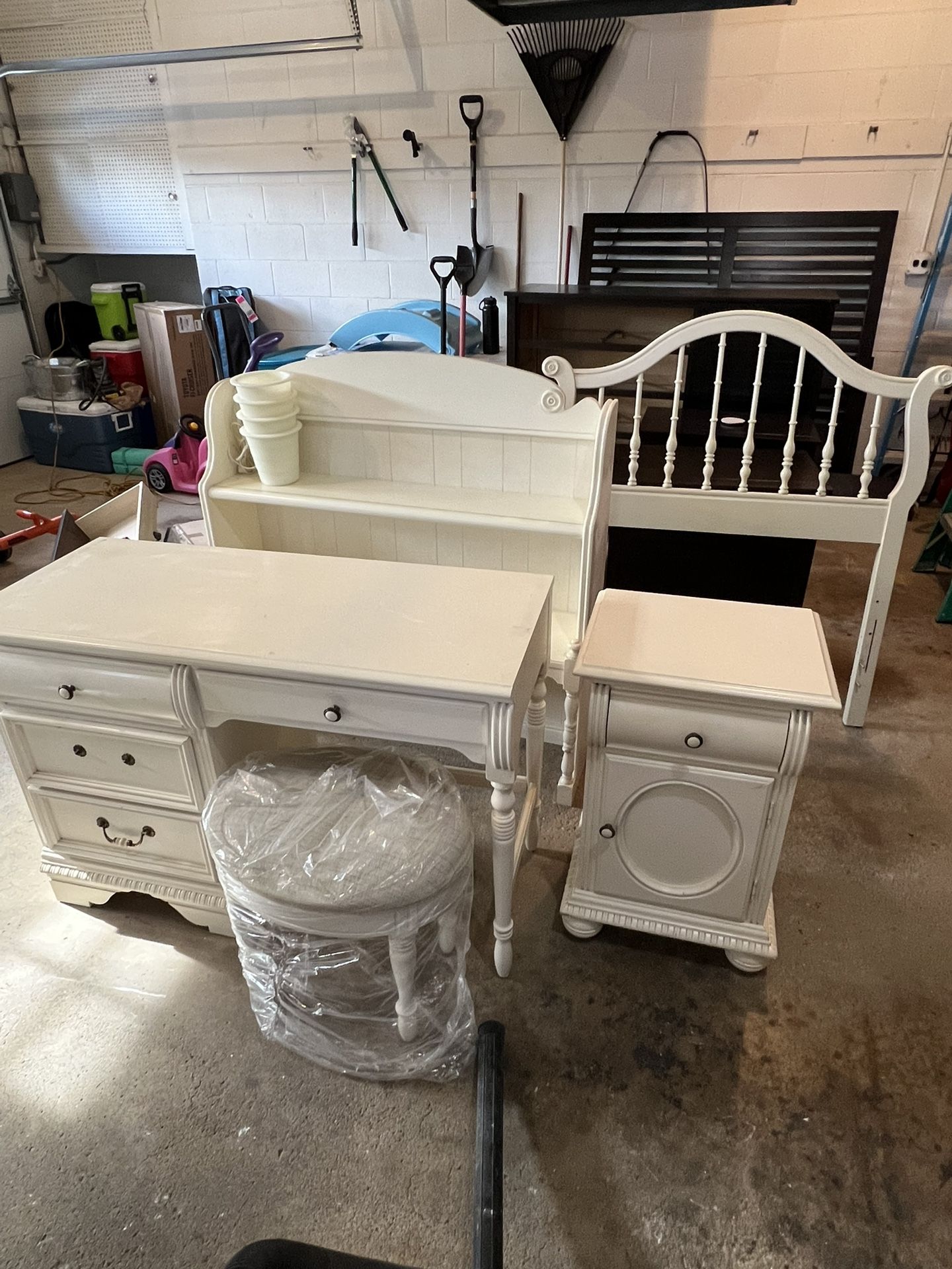 Twin Bed Set