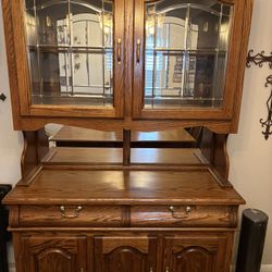 CHINA CABINET OAK (lighted)