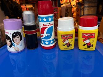 Lot of vintage thermoses