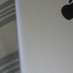 Apple Ipad 2 9" Apple Tablet. No ICloud Working Great