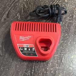 Milwaukee M12 Battery Charger 