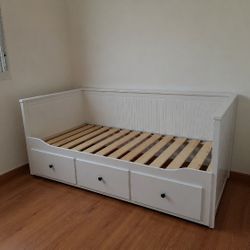 IKEA HEMNES Daybed w/ 3 Drawers – Extends to Double Bed – White