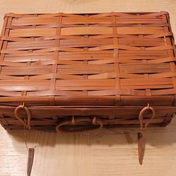 Vintage bamboo picnic basket, from Japan. 14"L×9"W×5"D