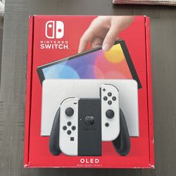 Nintendo Switch Oled + Accessories 