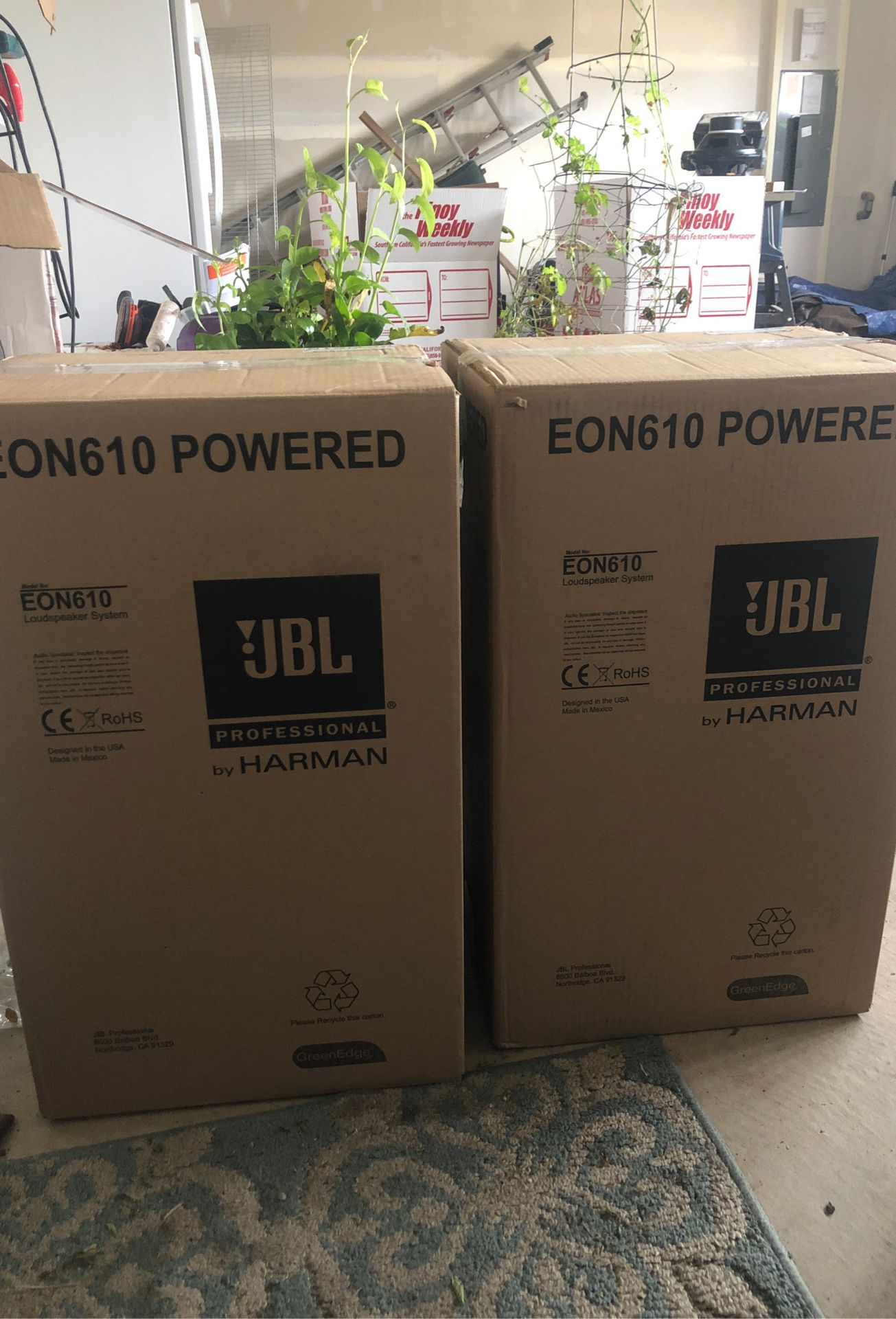 2 boxes JBL 610 powered speakers