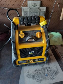Cat heavy duty car charger