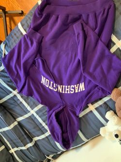 Washington husky’s hoodie size xl
